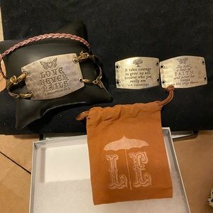 Bracelet with three interchangeable metal designs